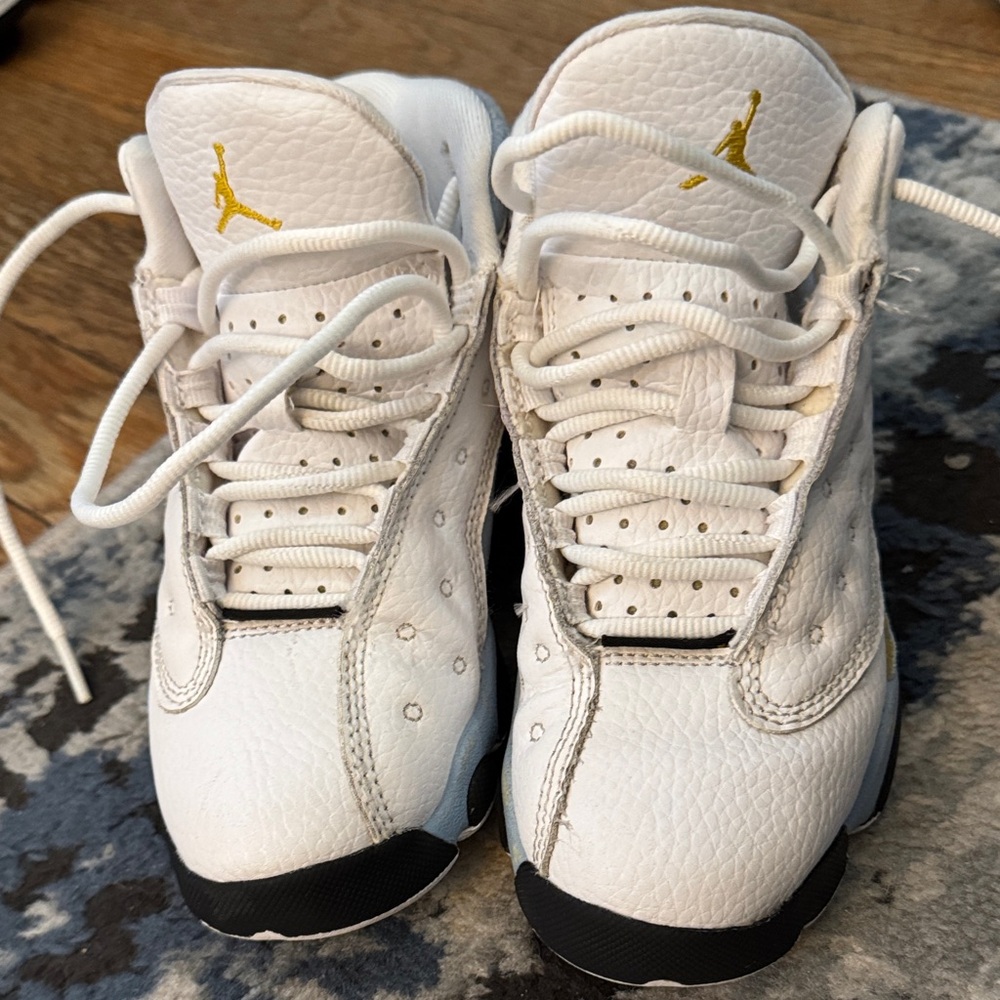 Nike Kids Jordan 13 White and Light blue NO BOX!!
USED!!